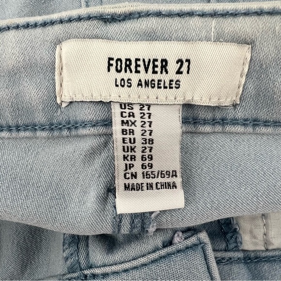 Forever 21 Junior’s Cuffed Hem Jean Shorts Size 27 - Picture 2 of 5